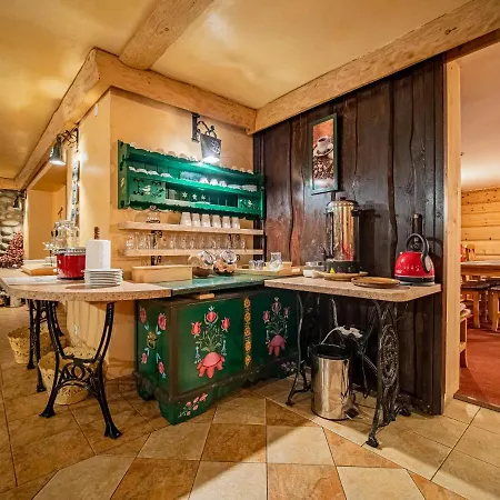 Szarotka Bed & Breakfast 3*